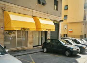 Esterno della prima sede aziendale in via Molfino - Genova, anno 1998